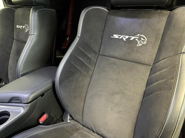 ダッジ・チャレンジャー SRT ヘルキャット 新車並行/フルオリジナル/ワイドボディ/サンルーフ/ハーマンカードン/Brembokキャリパー/AppleCarPlay&AndroidAuto/シートベンチレーション&ヒーター/ステアリングヒーター(25枚目)