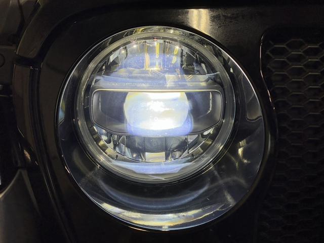 ジープ・ラングラーアンリミテッド サハラ　１オーナー／ルーフキャリア／ＡｐｐｌｅＣａｒＰｌａｙ＆ＡｎｄＡｕｔｏ／アルパイン／純正１８インチＡＷ／黒革／シートヒーター／ステアリングヒーター／オートハイビーム／追従クルコン／純正ナビ＆ＴＶ（11枚目）