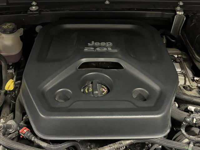 ジープ・ラングラーアンリミテッド サハラ　１オーナー／ルーフキャリア／ＡｐｐｌｅＣａｒＰｌａｙ＆ＡｎｄＡｕｔｏ／アルパイン／純正１８インチＡＷ／黒革／シートヒーター／ステアリングヒーター／オートハイビーム／追従クルコン／純正ナビ＆ＴＶ（15枚目）