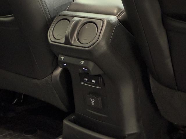 ジープ・ラングラーアンリミテッド サハラ　１オーナー／ルーフキャリア／ＡｐｐｌｅＣａｒＰｌａｙ＆ＡｎｄＡｕｔｏ／アルパイン／純正１８インチＡＷ／黒革／シートヒーター／ステアリングヒーター／オートハイビーム／追従クルコン／純正ナビ＆ＴＶ（22枚目）