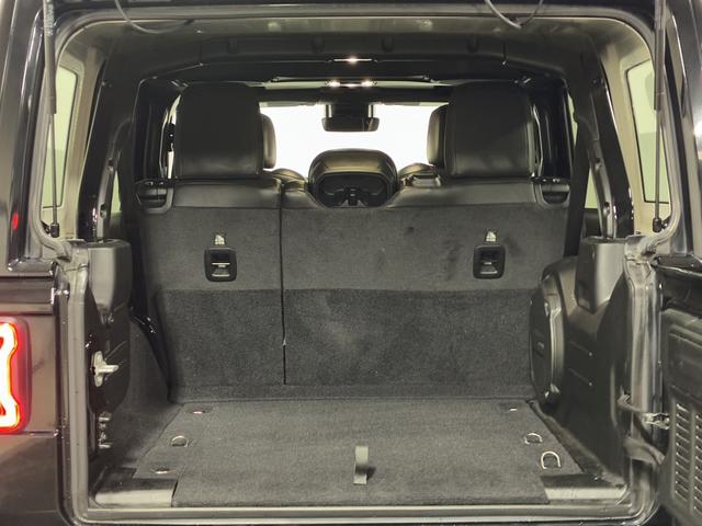 ジープ・ラングラーアンリミテッド サハラ　１オーナー／ルーフキャリア／ＡｐｐｌｅＣａｒＰｌａｙ＆ＡｎｄＡｕｔｏ／アルパイン／純正１８インチＡＷ／黒革／シートヒーター／ステアリングヒーター／オートハイビーム／追従クルコン／純正ナビ＆ＴＶ（23枚目）