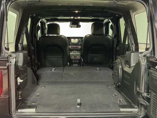 ジープ・ラングラーアンリミテッド サハラ　１オーナー／ルーフキャリア／ＡｐｐｌｅＣａｒＰｌａｙ＆ＡｎｄＡｕｔｏ／アルパイン／純正１８インチＡＷ／黒革／シートヒーター／ステアリングヒーター／オートハイビーム／追従クルコン／純正ナビ＆ＴＶ（24枚目）