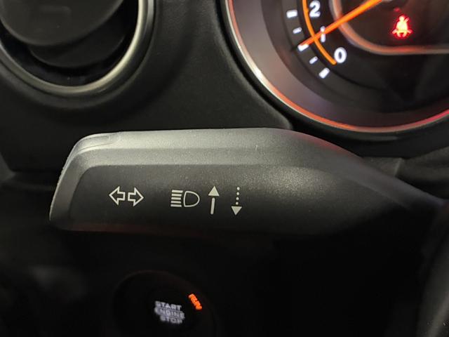 ジープ・ラングラーアンリミテッド サハラ　１オーナー／ルーフキャリア／ＡｐｐｌｅＣａｒＰｌａｙ＆ＡｎｄＡｕｔｏ／アルパイン／純正１８インチＡＷ／黒革／シートヒーター／ステアリングヒーター／オートハイビーム／追従クルコン／純正ナビ＆ＴＶ（30枚目）