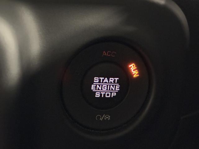 ジープ・ラングラーアンリミテッド サハラ　１オーナー／ルーフキャリア／ＡｐｐｌｅＣａｒＰｌａｙ＆ＡｎｄＡｕｔｏ／アルパイン／純正１８インチＡＷ／黒革／シートヒーター／ステアリングヒーター／オートハイビーム／追従クルコン／純正ナビ＆ＴＶ（32枚目）