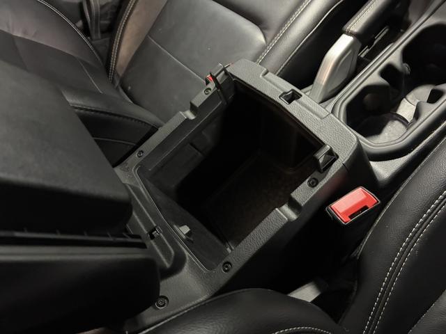 ジープ・ラングラーアンリミテッド サハラ　１オーナー／ルーフキャリア／ＡｐｐｌｅＣａｒＰｌａｙ＆ＡｎｄＡｕｔｏ／アルパイン／純正１８インチＡＷ／黒革／シートヒーター／ステアリングヒーター／オートハイビーム／追従クルコン／純正ナビ＆ＴＶ（47枚目）