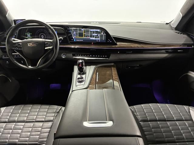 キャデラックエスカレード スポーツ２５ｔｈアニバーサリーエディション　２５周年特別１５台限定車／日本初採用カラー／ギャラクティックグレー／サンルーフ／ＡＫＧサウンド／後席モニター／ＡｐｐｌｅＣａｒＰｌａｙ＆ＡｎｄｒｏｉｄＡｕｔｏ／エアサス／デジタルインナーミラー／ＨＵＤ（3枚目）