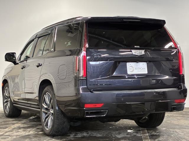 キャデラックエスカレード スポーツ２５ｔｈアニバーサリーエディション　２５周年特別１５台限定車／日本初採用カラー／ギャラクティックグレー／サンルーフ／ＡＫＧサウンド／後席モニター／ＡｐｐｌｅＣａｒＰｌａｙ＆ＡｎｄｒｏｉｄＡｕｔｏ／エアサス／デジタルインナーミラー／ＨＵＤ（9枚目）