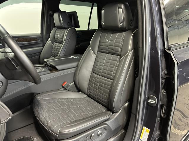 キャデラックエスカレード スポーツ２５ｔｈアニバーサリーエディション　２５周年特別１５台限定車／日本初採用カラー／ギャラクティックグレー／サンルーフ／ＡＫＧサウンド／後席モニター／ＡｐｐｌｅＣａｒＰｌａｙ＆ＡｎｄｒｏｉｄＡｕｔｏ／エアサス／デジタルインナーミラー／ＨＵＤ（21枚目）