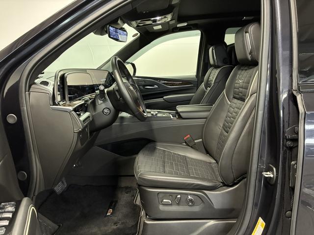 キャデラックエスカレード スポーツ２５ｔｈアニバーサリーエディション　２５周年特別１５台限定車／日本初採用カラー／ギャラクティックグレー／サンルーフ／ＡＫＧサウンド／後席モニター／ＡｐｐｌｅＣａｒＰｌａｙ＆ＡｎｄｒｏｉｄＡｕｔｏ／エアサス／デジタルインナーミラー／ＨＵＤ（22枚目）