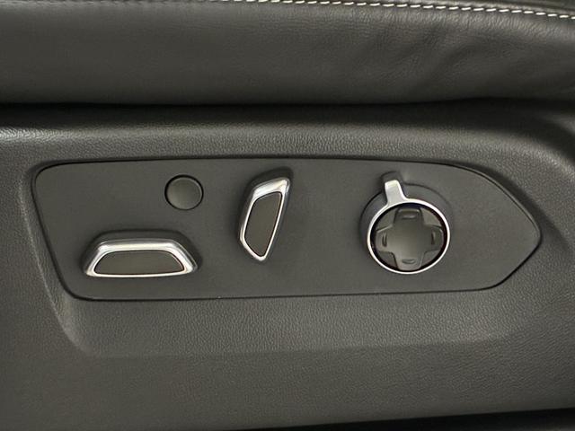 キャデラックエスカレード スポーツ２５ｔｈアニバーサリーエディション　２５周年特別１５台限定車／日本初採用カラー／ギャラクティックグレー／サンルーフ／ＡＫＧサウンド／後席モニター／ＡｐｐｌｅＣａｒＰｌａｙ＆ＡｎｄｒｏｉｄＡｕｔｏ／エアサス／デジタルインナーミラー／ＨＵＤ（25枚目）