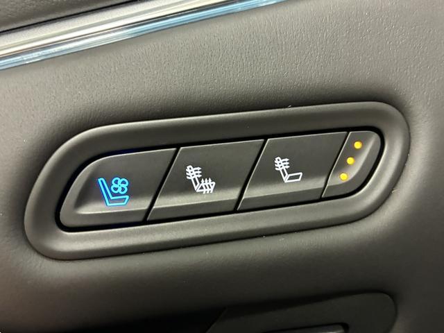 キャデラックエスカレード スポーツ２５ｔｈアニバーサリーエディション　２５周年特別１５台限定車／日本初採用カラー／ギャラクティックグレー／サンルーフ／ＡＫＧサウンド／後席モニター／ＡｐｐｌｅＣａｒＰｌａｙ＆ＡｎｄｒｏｉｄＡｕｔｏ／エアサス／デジタルインナーミラー／ＨＵＤ（27枚目）