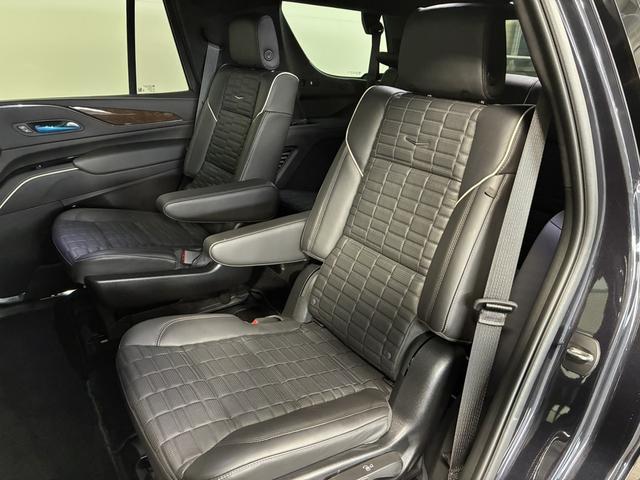 キャデラックエスカレード スポーツ２５ｔｈアニバーサリーエディション　２５周年特別１５台限定車／日本初採用カラー／ギャラクティックグレー／サンルーフ／ＡＫＧサウンド／後席モニター／ＡｐｐｌｅＣａｒＰｌａｙ＆ＡｎｄｒｏｉｄＡｕｔｏ／エアサス／デジタルインナーミラー／ＨＵＤ（30枚目）