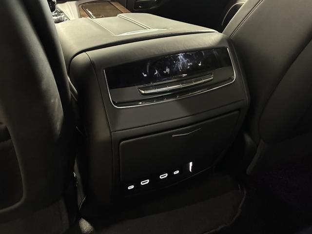 キャデラックエスカレード スポーツ２５ｔｈアニバーサリーエディション　２５周年特別１５台限定車／日本初採用カラー／ギャラクティックグレー／サンルーフ／ＡＫＧサウンド／後席モニター／ＡｐｐｌｅＣａｒＰｌａｙ＆ＡｎｄｒｏｉｄＡｕｔｏ／エアサス／デジタルインナーミラー／ＨＵＤ（32枚目）