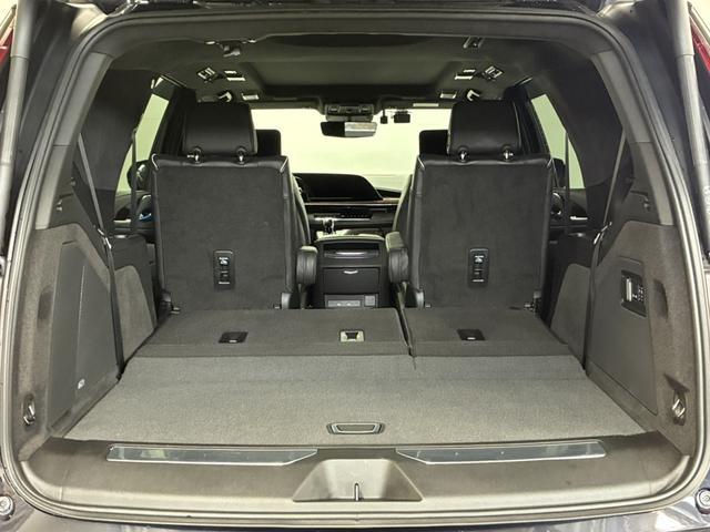 キャデラックエスカレード スポーツ２５ｔｈアニバーサリーエディション　２５周年特別１５台限定車／日本初採用カラー／ギャラクティックグレー／サンルーフ／ＡＫＧサウンド／後席モニター／ＡｐｐｌｅＣａｒＰｌａｙ＆ＡｎｄｒｏｉｄＡｕｔｏ／エアサス／デジタルインナーミラー／ＨＵＤ（36枚目）