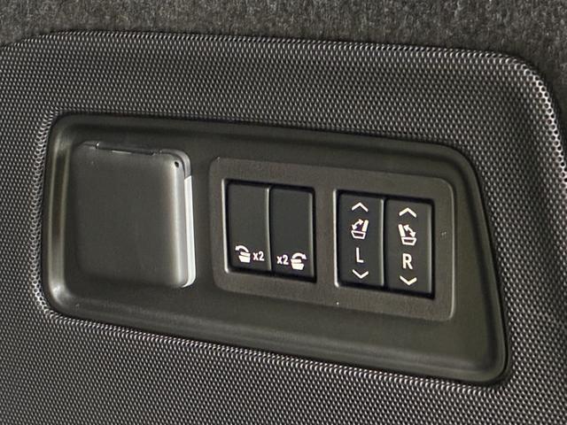 キャデラックエスカレード スポーツ２５ｔｈアニバーサリーエディション　２５周年特別１５台限定車／日本初採用カラー／ギャラクティックグレー／サンルーフ／ＡＫＧサウンド／後席モニター／ＡｐｐｌｅＣａｒＰｌａｙ＆ＡｎｄｒｏｉｄＡｕｔｏ／エアサス／デジタルインナーミラー／ＨＵＤ（39枚目）