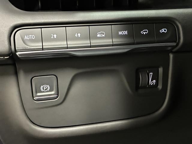 キャデラックエスカレード スポーツ２５ｔｈアニバーサリーエディション　２５周年特別１５台限定車／日本初採用カラー／ギャラクティックグレー／サンルーフ／ＡＫＧサウンド／後席モニター／ＡｐｐｌｅＣａｒＰｌａｙ＆ＡｎｄｒｏｉｄＡｕｔｏ／エアサス／デジタルインナーミラー／ＨＵＤ（50枚目）