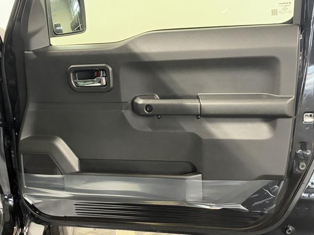 ジムニーノマド ＦＣ　登録済未使用車／フロアマット／サイドバイザー／デュアルブレーキサポート／追従クルコン／シートヒーター／純正１５インチアルミホイール／ＬＥＤヘッドランプ／リヤフォグランプ／ステアリングスイッチ（17枚目）