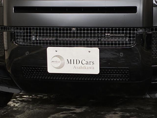 ディフェンダー １１０イースナーエディション　限定車／エアサス／ＯＰサイドステップ／ブラックエクステリアパック／グロスブラックシグネチャーグラフィック／コールドクライメート／マトリクスＬＥＤ／ＨＵＤ／サテンプロテクティブフィルム／ボディ同色ルーフ（12枚目）