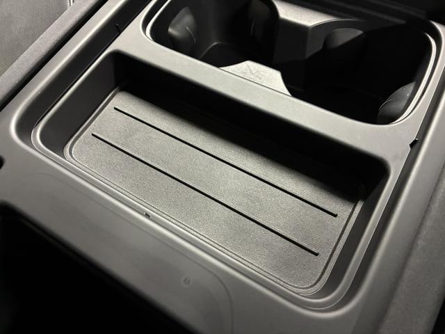 ディフェンダー １１０イースナーエディション　限定車／エアサス／ＯＰサイドステップ／ブラックエクステリアパック／グロスブラックシグネチャーグラフィック／コールドクライメート／マトリクスＬＥＤ／ＨＵＤ／サテンプロテクティブフィルム／ボディ同色ルーフ（53枚目）