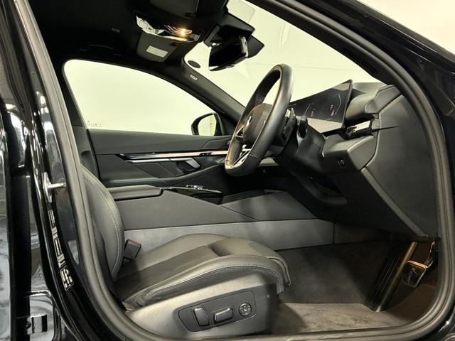 ５シリーズ ５２３ｄ　ｘＤｒｉｖｅツーリング　Ｍスポーツ　コンフォート・ドライビングＰＫＧ／純正１９インチＡＷ／アダプティブサス／４ゾーンオートエアコン／ランバーサポート／全席シートヒーター／ワイヤレスチャージング／アンビエントライトＡｐｐｌｅＣａｒＰｌａｙ（16枚目）