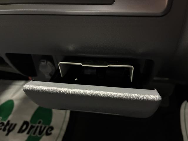 ハイエースバン ロングスーパーＧＬ　ダークプライムＳ　登録済未使用車／２０周年特別仕様車／両側パワースライドドア／寒冷地仕様／デジタルインナーミラー／サイドバイザー／２０周年記念スカッフプレート／専用ショックアブソーバー／クリアスモーク加飾ＬＥＤライト（52枚目）