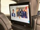 【リアエンターテイメントシステム】後席に座る方にDVDやTVを映し出すことで快適にお過ごしいただけます。お子様やお客様を乗せる機会が多い方にピッタリな装備です。
