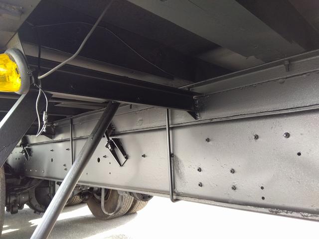 ギガ 　平ボディ（原木運搬車）　ＰＤＧ－ＣＹＺ５２Ｖ８（13枚目）