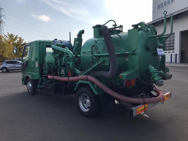 ファイター 　汚泥吸引車　ＰＤＧ－ＦＫ６１Ｒ　兼松エンジニアリング（4枚目）