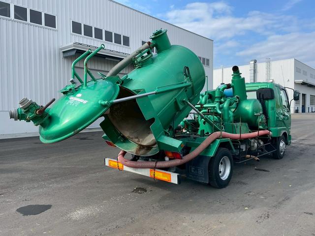 ファイター 　汚泥吸引車　ＰＤＧ－ＦＫ６１Ｒ　兼松エンジニアリング（9枚目）