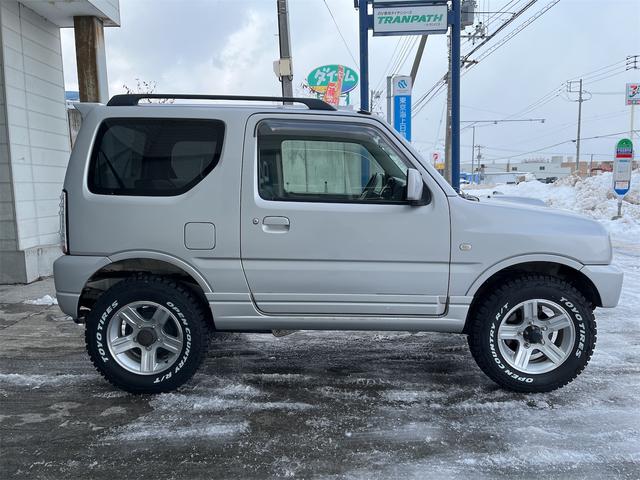 ジムニー ＸＣ　スズキスポーツサス１インチアップ　オープンカントリー／アルミ　冬タイヤアルミセット付　ＪＡＯＳスキッドガード　社外マフラー　電格ミラー　ナビ　ＴＶ　キーレス　リモスタ　ＡＴ　　ＡＢＳ　　ＡＣ　　ＰＷ（4枚目）