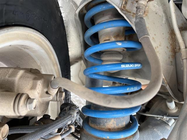 ジムニー ＸＣ　スズキスポーツサス１インチアップ　オープンカントリー／アルミ　冬タイヤアルミセット付　ＪＡＯＳスキッドガード　社外マフラー　電格ミラー　ナビ　ＴＶ　キーレス　リモスタ　ＡＴ　　ＡＢＳ　　ＡＣ　　ＰＷ（32枚目）