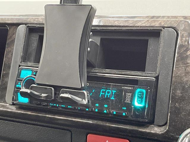 ハイエースバン スーパーＧＬ　ダークプライムＩＩ　４ＷＤ　エアロ　バックカメラ　ハーフレザーシート　スマートキー　ＬＥＤヘッド　ビルトインＥＴＣ　オートライト　オートエアコン　ＣＤ　ＬＥＤフォグ（3枚目）