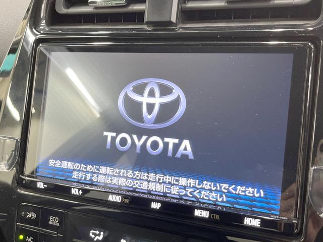 プリウス Ｓツーリングセレクション　４ＷＤ　バックカメラ　レザーシート　スマートキー　ＬＥＤヘッド　ビルトインＥＴＣ　オートハイビーム　オートライト　オートエアコン　純正１７インチアルミ　Ｂｌｕｅｔｏｏｔｈ　ＣＤ　ＤＶＤ再生　フルセグ（3枚目）