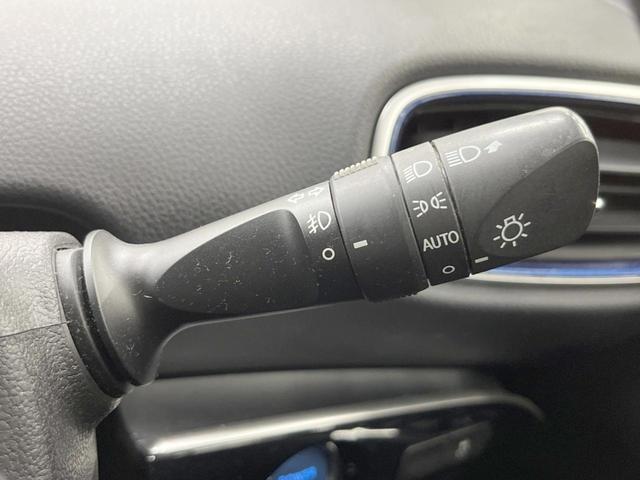 プリウス Ｓツーリングセレクション　４ＷＤ　バックカメラ　レザーシート　スマートキー　ＬＥＤヘッド　ビルトインＥＴＣ　オートハイビーム　オートライト　オートエアコン　純正１７インチアルミ　Ｂｌｕｅｔｏｏｔｈ　ＣＤ　ＤＶＤ再生　フルセグ（41枚目）