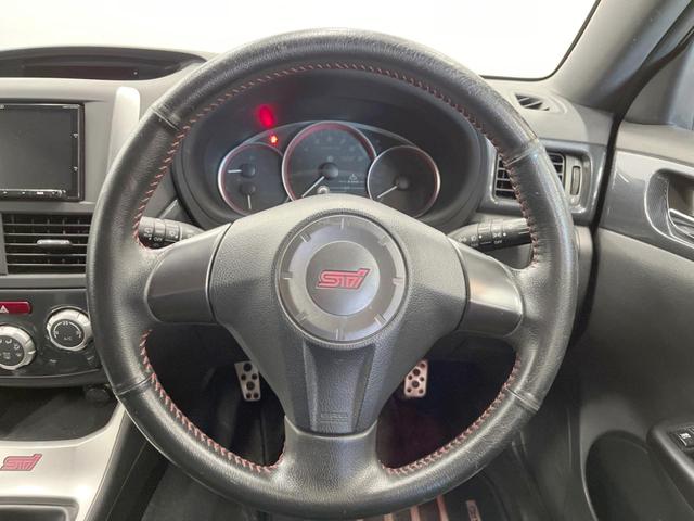 インプレッサ ＷＲＸ　ＳＴｉ　４ＷＤ　ＭＴ車　ターボ　ＳＤナビ　ハーフレザーシート　パワーシート　スマートキー　ＨＩＤヘッド　ＥＴＣ　オートエアコン　純正１８インチアルミ　Ｂｌｕｅｔｏｏｔｈ　ＣＤ　ＤＶＤ再生　フルセグ（12枚目）