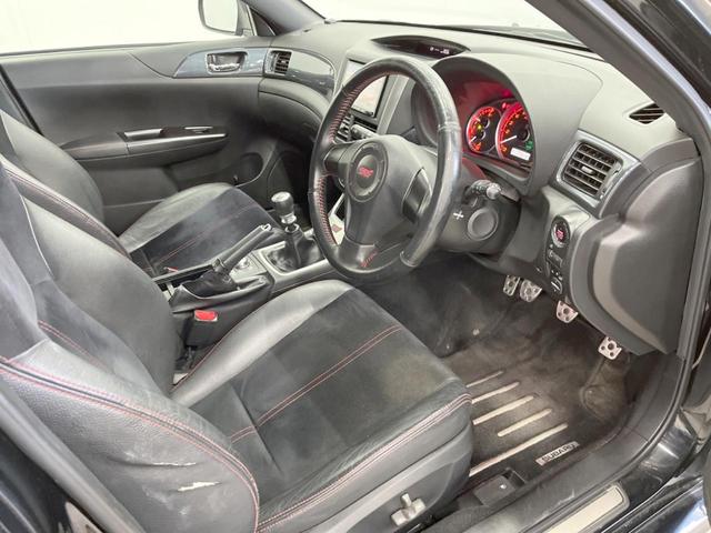 インプレッサ ＷＲＸ　ＳＴｉ　４ＷＤ　ＭＴ車　ターボ　ＳＤナビ　ハーフレザーシート　パワーシート　スマートキー　ＨＩＤヘッド　ＥＴＣ　オートエアコン　純正１８インチアルミ　Ｂｌｕｅｔｏｏｔｈ　ＣＤ　ＤＶＤ再生　フルセグ（32枚目）