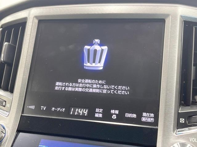 クラウン ロイヤルサルーンｉ－Ｆｏｕｒ　４ＷＤ　純正ＨＤＤナビ　バックカメラ　スマートキー　ＨＩＤヘッド　ビルトインＥＴＣ　クルコン　オートライト　デュアルエアコン　純正１６インチアルミ　Ｂｌｕｅｔｏｏｔｈ　ＣＤ　ＤＶＤ再生　フルセグ（3枚目）