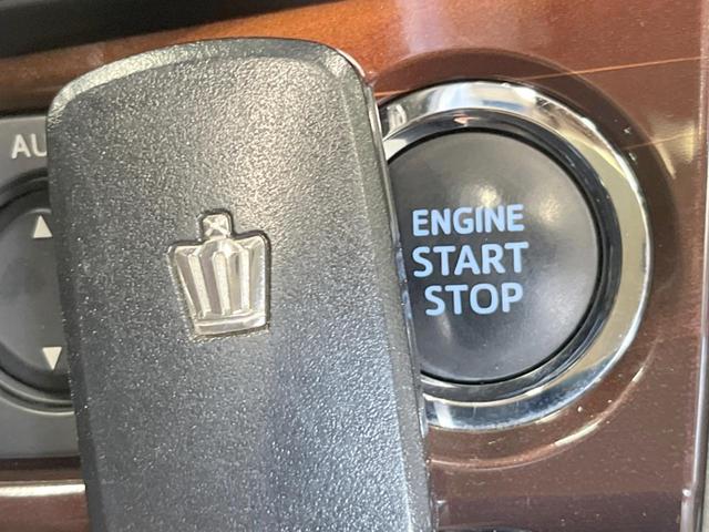 クラウン ロイヤルサルーンｉ－Ｆｏｕｒ　４ＷＤ　純正ＨＤＤナビ　バックカメラ　スマートキー　ＨＩＤヘッド　ビルトインＥＴＣ　クルコン　オートライト　デュアルエアコン　純正１６インチアルミ　Ｂｌｕｅｔｏｏｔｈ　ＣＤ　ＤＶＤ再生　フルセグ（6枚目）