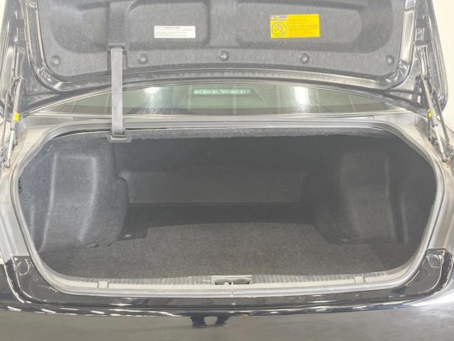 クラウン ロイヤルサルーンｉ－Ｆｏｕｒ　４ＷＤ　純正ＨＤＤナビ　バックカメラ　スマートキー　ＨＩＤヘッド　ビルトインＥＴＣ　クルコン　オートライト　デュアルエアコン　純正１６インチアルミ　Ｂｌｕｅｔｏｏｔｈ　ＣＤ　ＤＶＤ再生　フルセグ（11枚目）