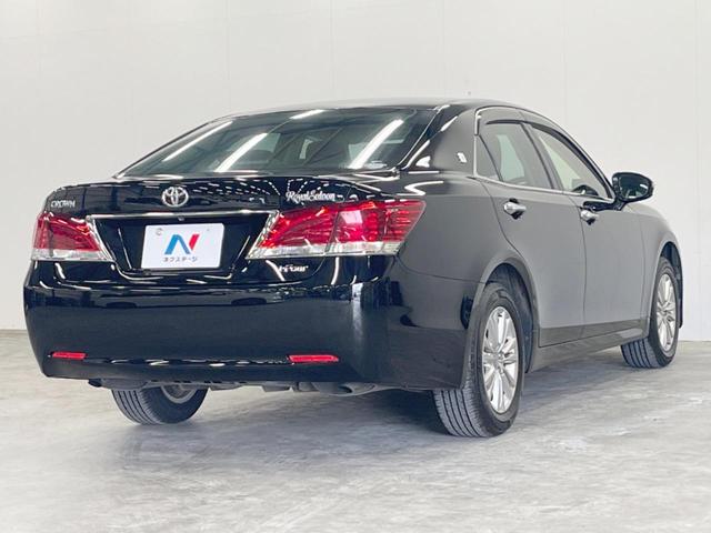 クラウン ロイヤルサルーンｉ－Ｆｏｕｒ　４ＷＤ　純正ＨＤＤナビ　バックカメラ　スマートキー　ＨＩＤヘッド　ビルトインＥＴＣ　クルコン　オートライト　デュアルエアコン　純正１６インチアルミ　Ｂｌｕｅｔｏｏｔｈ　ＣＤ　ＤＶＤ再生　フルセグ（18枚目）