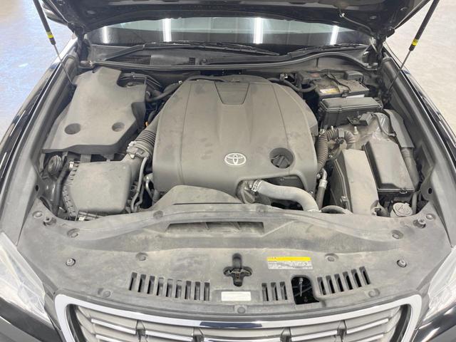 クラウン ロイヤルサルーンｉ－Ｆｏｕｒ　４ＷＤ　純正ＨＤＤナビ　バックカメラ　スマートキー　ＨＩＤヘッド　ビルトインＥＴＣ　クルコン　オートライト　デュアルエアコン　純正１６インチアルミ　Ｂｌｕｅｔｏｏｔｈ　ＣＤ　ＤＶＤ再生　フルセグ（19枚目）