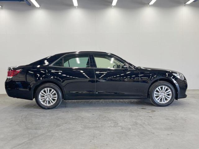 クラウン ロイヤルサルーンｉ－Ｆｏｕｒ　４ＷＤ　純正ＨＤＤナビ　バックカメラ　スマートキー　ＨＩＤヘッド　ビルトインＥＴＣ　クルコン　オートライト　デュアルエアコン　純正１６インチアルミ　Ｂｌｕｅｔｏｏｔｈ　ＣＤ　ＤＶＤ再生　フルセグ（24枚目）