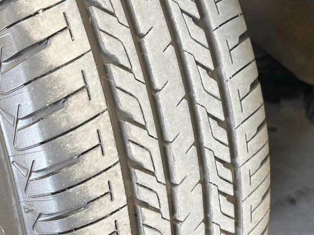 クラウン ロイヤルサルーンｉ－Ｆｏｕｒ　４ＷＤ　純正ＨＤＤナビ　バックカメラ　スマートキー　ＨＩＤヘッド　ビルトインＥＴＣ　クルコン　オートライト　デュアルエアコン　純正１６インチアルミ　Ｂｌｕｅｔｏｏｔｈ　ＣＤ　ＤＶＤ再生　フルセグ（27枚目）