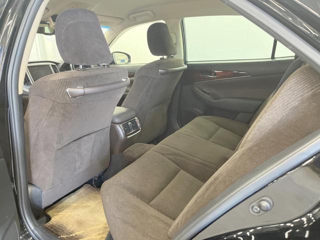 クラウン ロイヤルサルーンｉ－Ｆｏｕｒ　４ＷＤ　純正ＨＤＤナビ　バックカメラ　スマートキー　ＨＩＤヘッド　ビルトインＥＴＣ　クルコン　オートライト　デュアルエアコン　純正１６インチアルミ　Ｂｌｕｅｔｏｏｔｈ　ＣＤ　ＤＶＤ再生　フルセグ（33枚目）