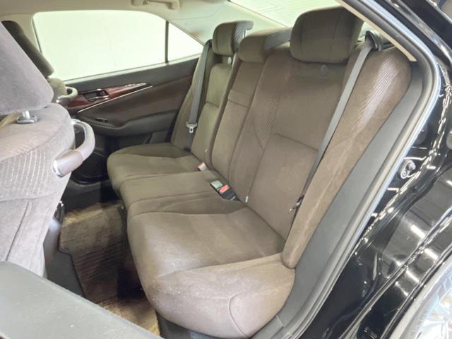 クラウン ロイヤルサルーンｉ－Ｆｏｕｒ　４ＷＤ　純正ＨＤＤナビ　バックカメラ　スマートキー　ＨＩＤヘッド　ビルトインＥＴＣ　クルコン　オートライト　デュアルエアコン　純正１６インチアルミ　Ｂｌｕｅｔｏｏｔｈ　ＣＤ　ＤＶＤ再生　フルセグ（34枚目）