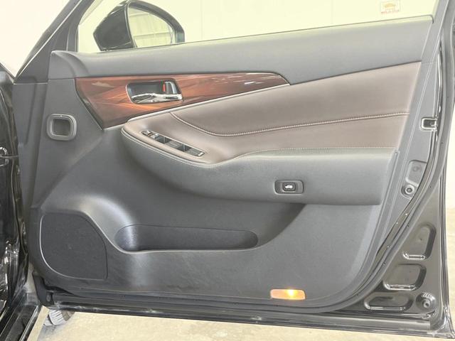 クラウン ロイヤルサルーンｉ－Ｆｏｕｒ　４ＷＤ　純正ＨＤＤナビ　バックカメラ　スマートキー　ＨＩＤヘッド　ビルトインＥＴＣ　クルコン　オートライト　デュアルエアコン　純正１６インチアルミ　Ｂｌｕｅｔｏｏｔｈ　ＣＤ　ＤＶＤ再生　フルセグ（37枚目）