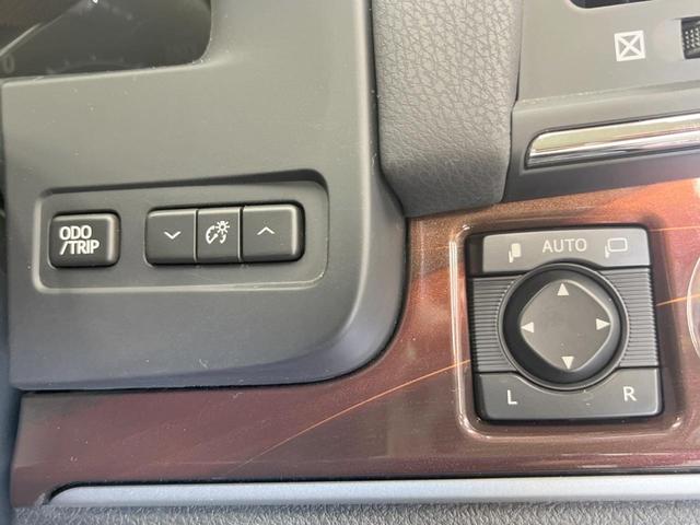 クラウン ロイヤルサルーンｉ－Ｆｏｕｒ　４ＷＤ　純正ＨＤＤナビ　バックカメラ　スマートキー　ＨＩＤヘッド　ビルトインＥＴＣ　クルコン　オートライト　デュアルエアコン　純正１６インチアルミ　Ｂｌｕｅｔｏｏｔｈ　ＣＤ　ＤＶＤ再生　フルセグ（39枚目）