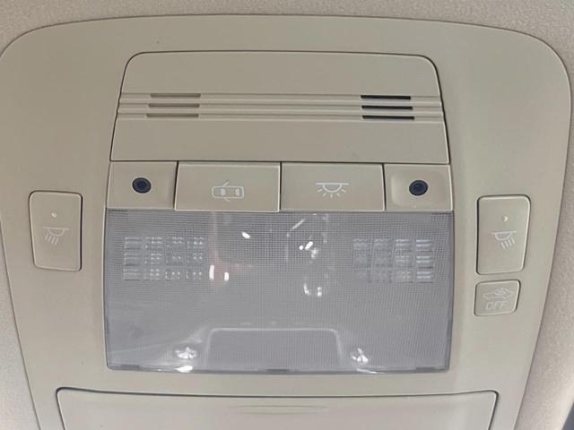 クラウン ロイヤルサルーンｉ－Ｆｏｕｒ　４ＷＤ　純正ＨＤＤナビ　バックカメラ　スマートキー　ＨＩＤヘッド　ビルトインＥＴＣ　クルコン　オートライト　デュアルエアコン　純正１６インチアルミ　Ｂｌｕｅｔｏｏｔｈ　ＣＤ　ＤＶＤ再生　フルセグ（53枚目）