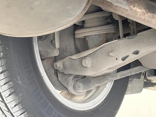 クラウン ロイヤルサルーンｉ－Ｆｏｕｒ　４ＷＤ　純正ＨＤＤナビ　バックカメラ　スマートキー　ＨＩＤヘッド　ビルトインＥＴＣ　クルコン　オートライト　デュアルエアコン　純正１６インチアルミ　Ｂｌｕｅｔｏｏｔｈ　ＣＤ　ＤＶＤ再生　フルセグ（63枚目）