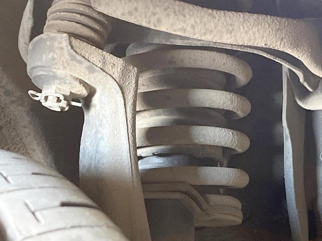 クラウン ロイヤルサルーンｉ－Ｆｏｕｒ　４ＷＤ　純正ＨＤＤナビ　バックカメラ　スマートキー　ＨＩＤヘッド　ビルトインＥＴＣ　クルコン　オートライト　デュアルエアコン　純正１６インチアルミ　Ｂｌｕｅｔｏｏｔｈ　ＣＤ　ＤＶＤ再生　フルセグ（64枚目）